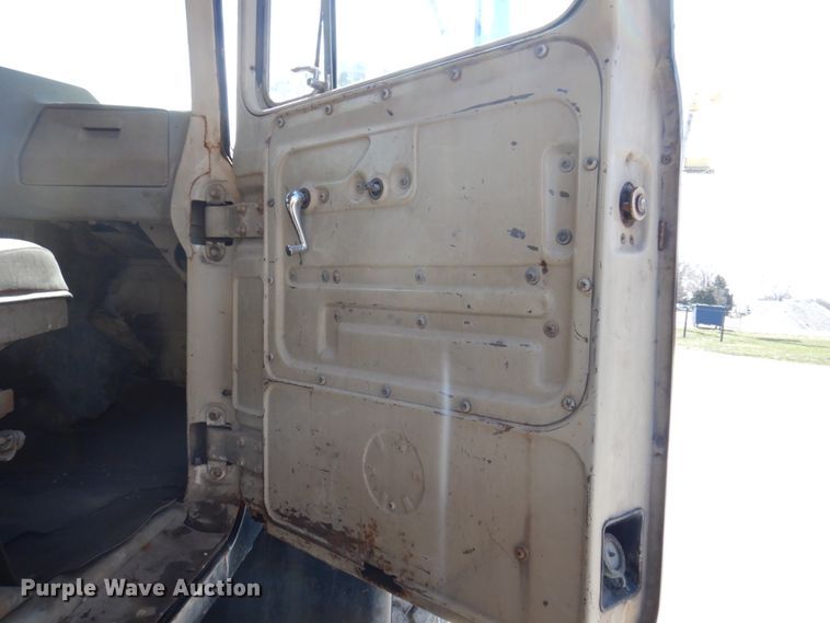 image for item MU9530 1974 Mack RL685LS  dump truck