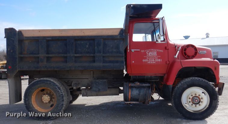 image for item MU9531 1988 Ford L8000  dump truck