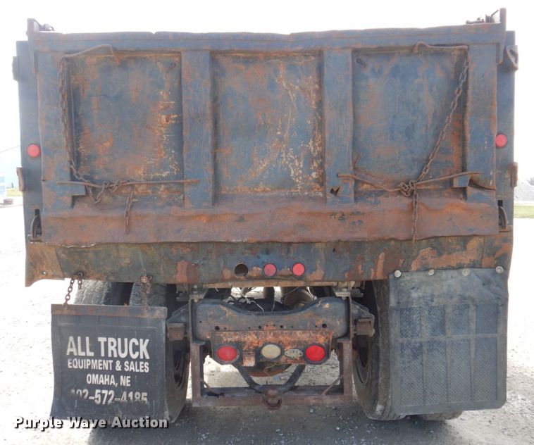 image for item MU9531 1988 Ford L8000  dump truck