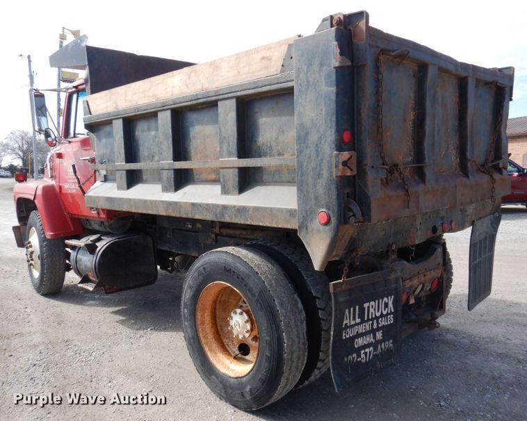 image for item MU9531 1988 Ford L8000  dump truck