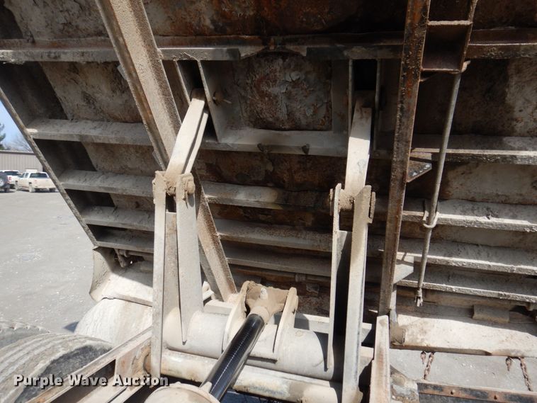 image for item MU9531 1988 Ford L8000  dump truck