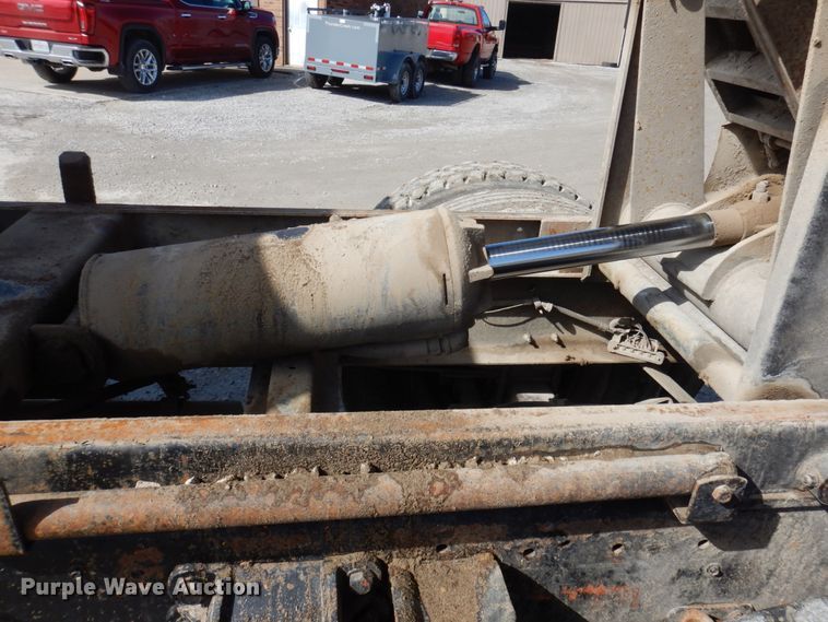 image for item MU9531 1988 Ford L8000  dump truck