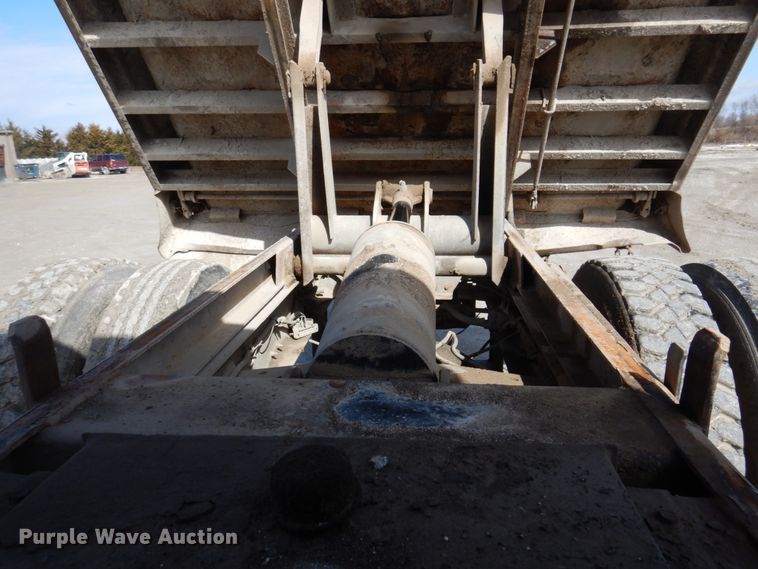 image for item MU9531 1988 Ford L8000  dump truck