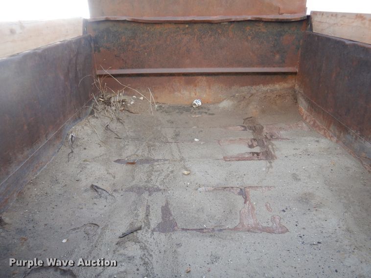 image for item MU9531 1988 Ford L8000  dump truck