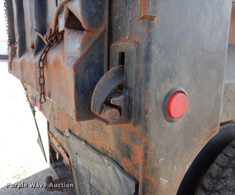 image for item MU9531 1988 Ford L8000  dump truck