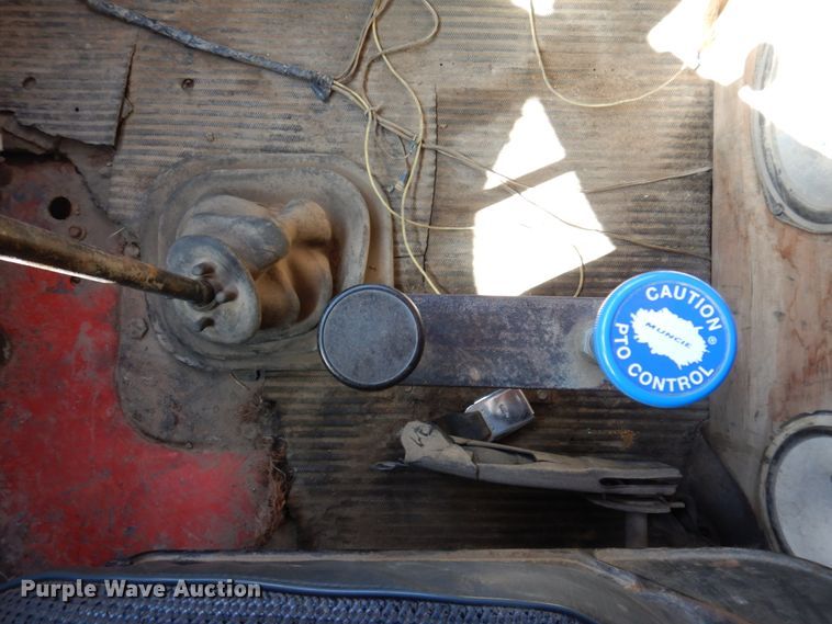 image for item MU9531 1988 Ford L8000  dump truck