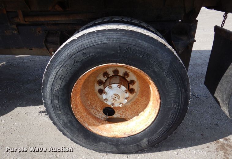 image for item MU9531 1988 Ford L8000  dump truck