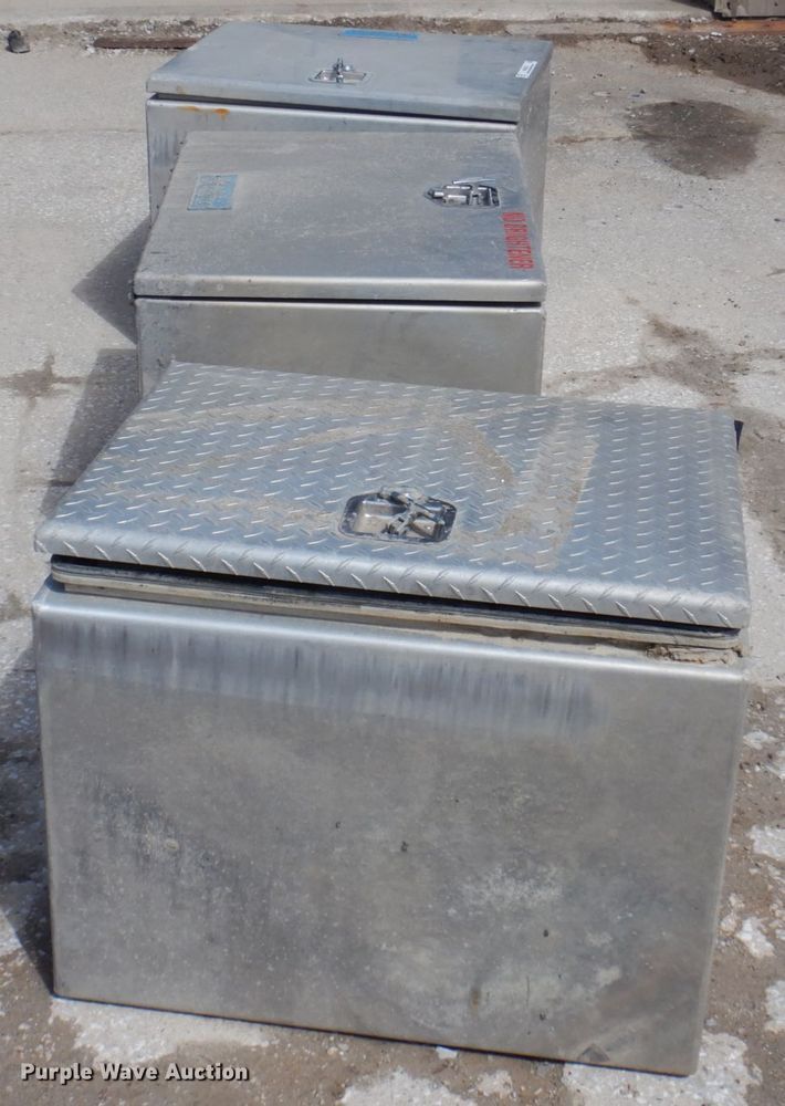 image for item MU9532 (3) toolboxes