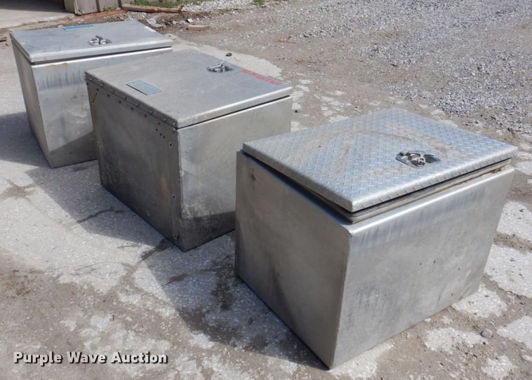 image for item MU9532 (3) toolboxes