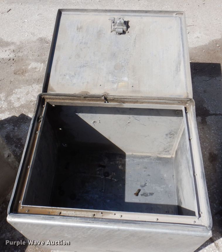 image for item MU9532 (3) toolboxes