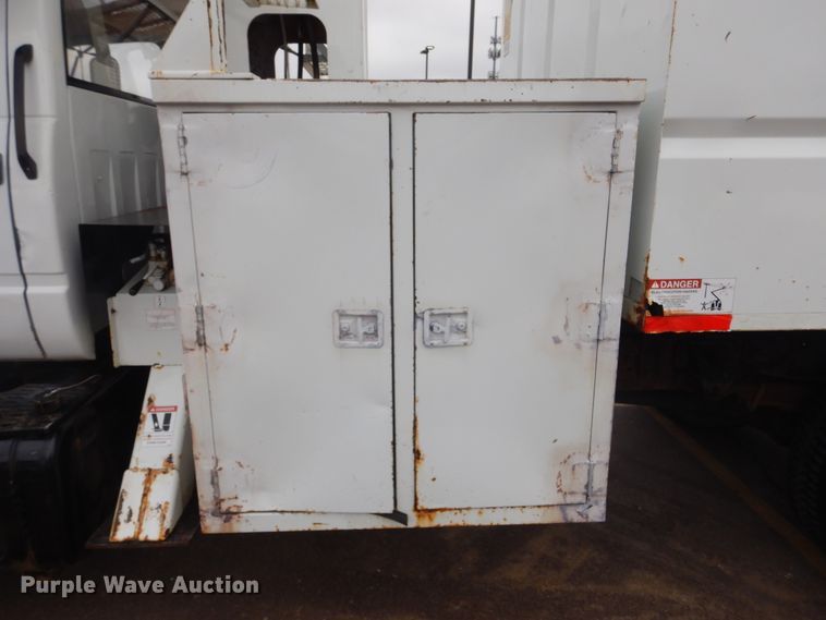 image for item MX9884 2002 GMC C7500  forestry bucket truck