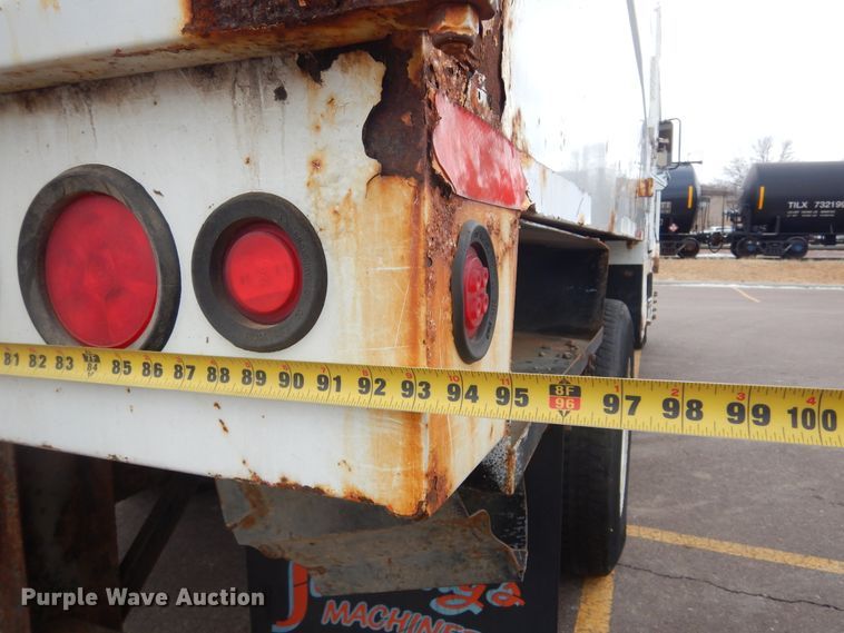 image for item MX9884 2002 GMC C7500  forestry bucket truck