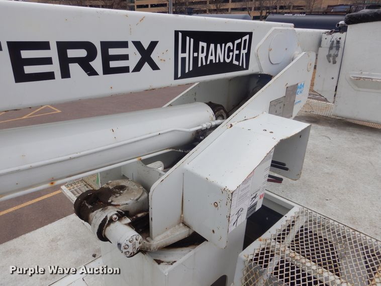 image for item MX9884 2002 GMC C7500  forestry bucket truck