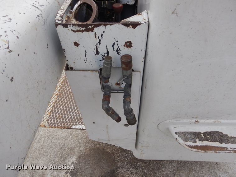 image for item MX9884 2002 GMC C7500  forestry bucket truck