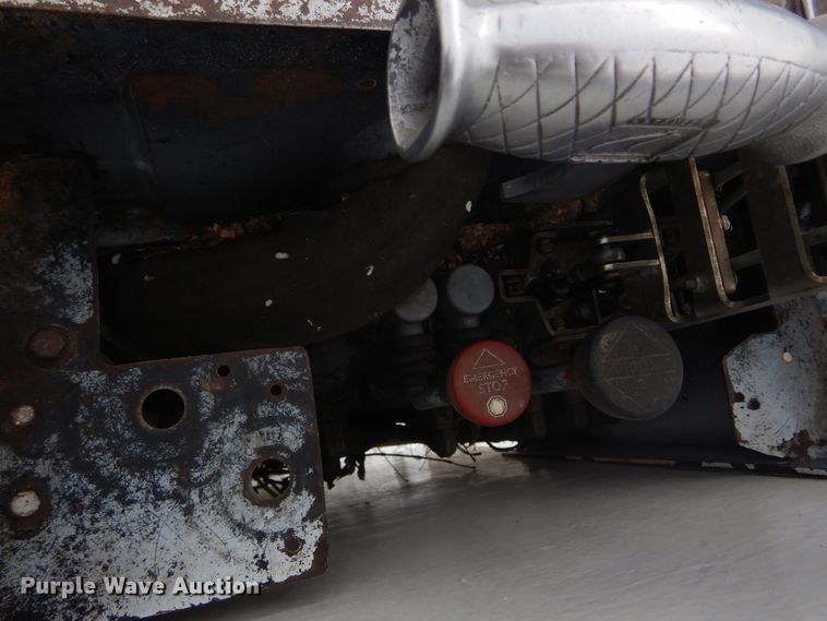 image for item MX9884 2002 GMC C7500  forestry bucket truck