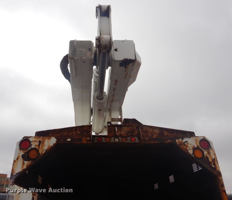 image for item MX9884 2002 GMC C7500  forestry bucket truck