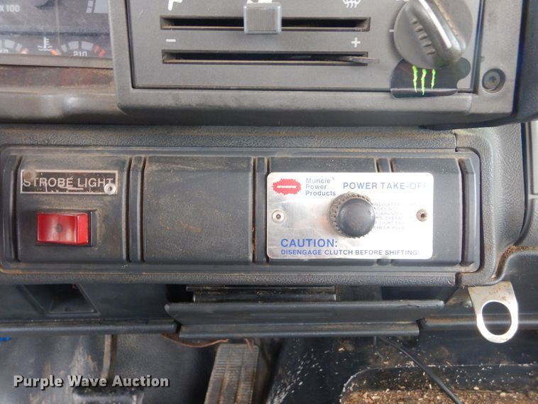 image for item MX9884 2002 GMC C7500  forestry bucket truck