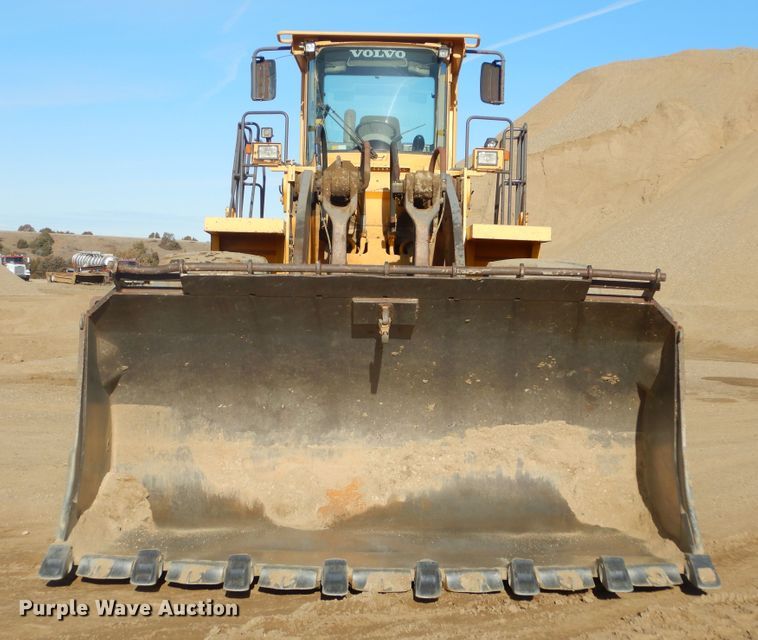 image for item MX9892 2005 Volvo L330E  wheel loader