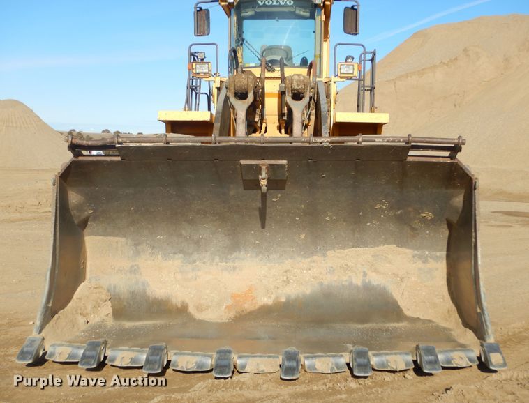 image for item MX9892 2005 Volvo L330E  wheel loader