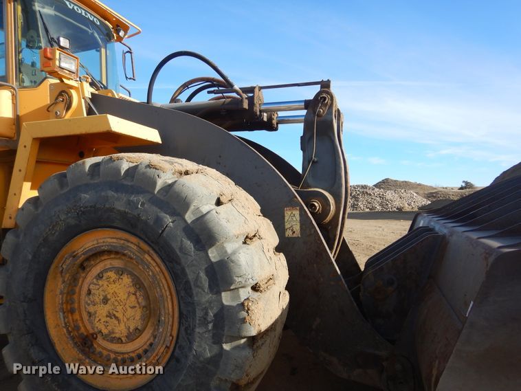 image for item MX9892 2005 Volvo L330E  wheel loader