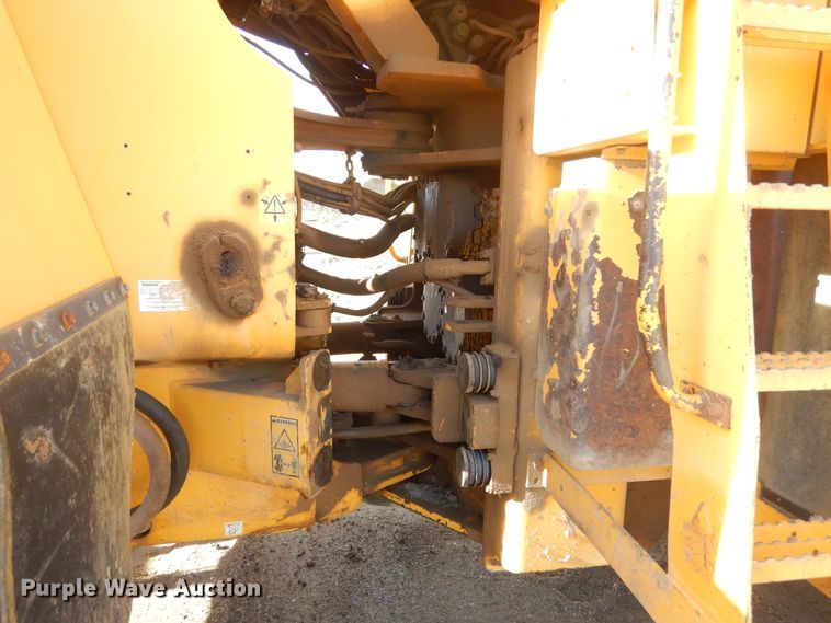 image for item MX9892 2005 Volvo L330E  wheel loader