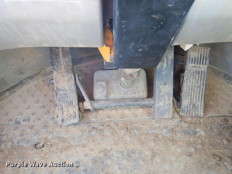 image for item MX9892 2005 Volvo L330E  wheel loader