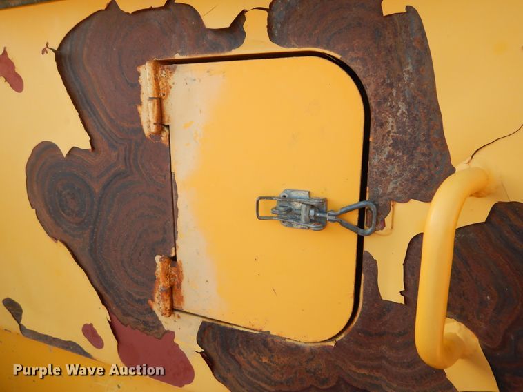 image for item MX9892 2005 Volvo L330E  wheel loader