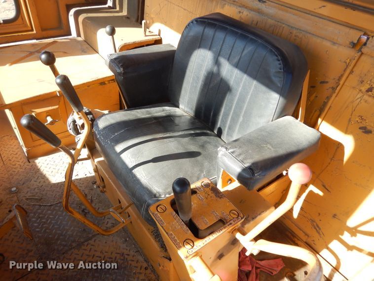 image for item MX9893 1976 International TD25C  dozer