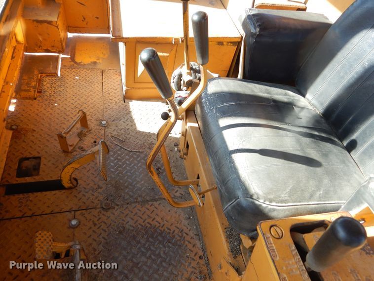 image for item MX9893 1976 International TD25C  dozer