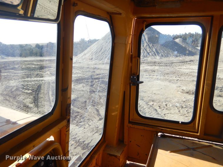 image for item MX9893 1976 International TD25C  dozer