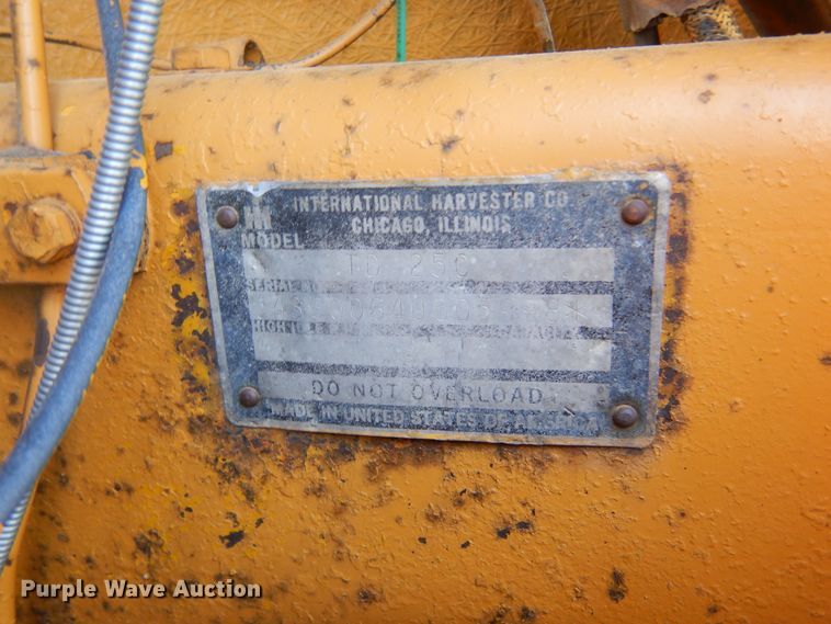 image for item MX9893 1976 International TD25C  dozer