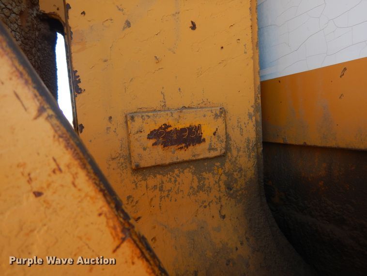 image for item MX9893 1976 International TD25C  dozer