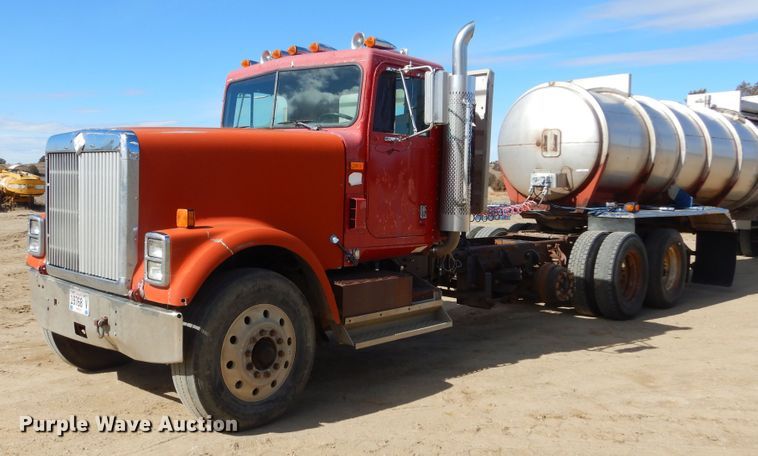 image for item MX9894 1996 International 9300  semi truck