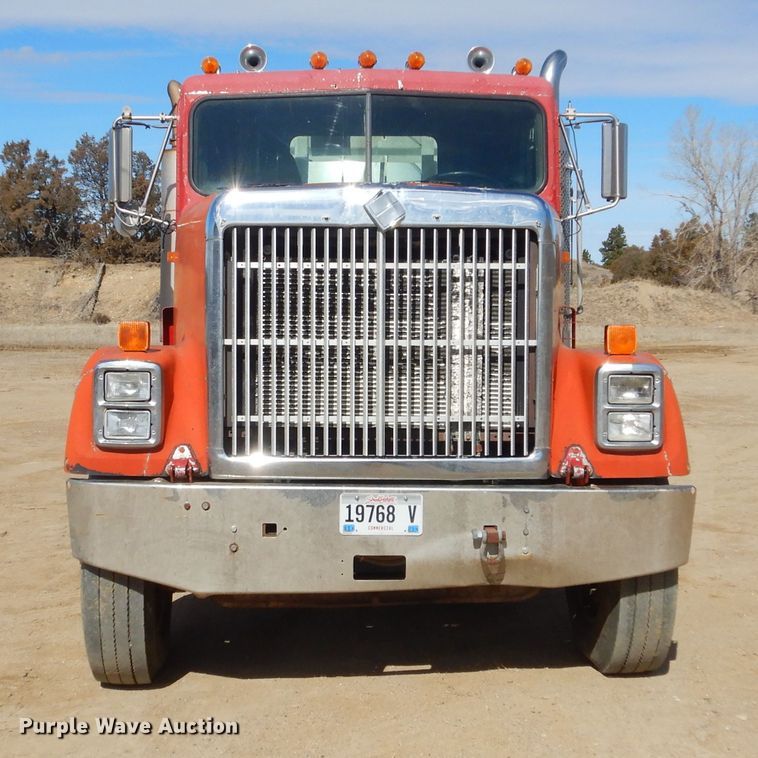 image for item MX9894 1996 International 9300  semi truck