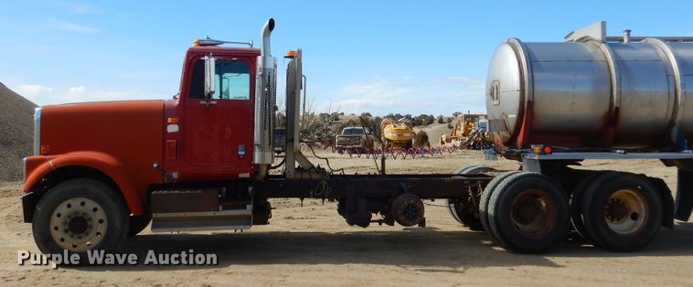 image for item MX9894 1996 International 9300  semi truck