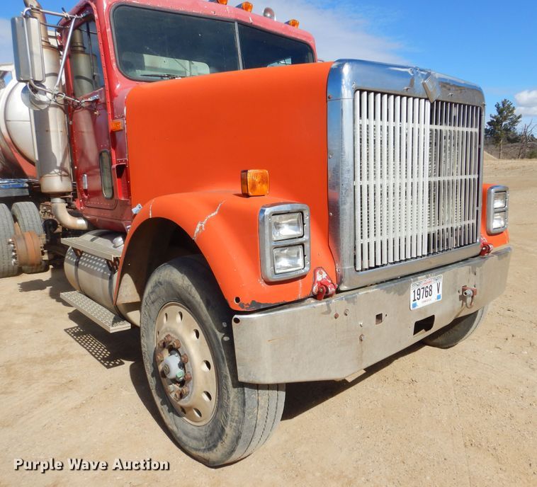 image for item MX9894 1996 International 9300  semi truck