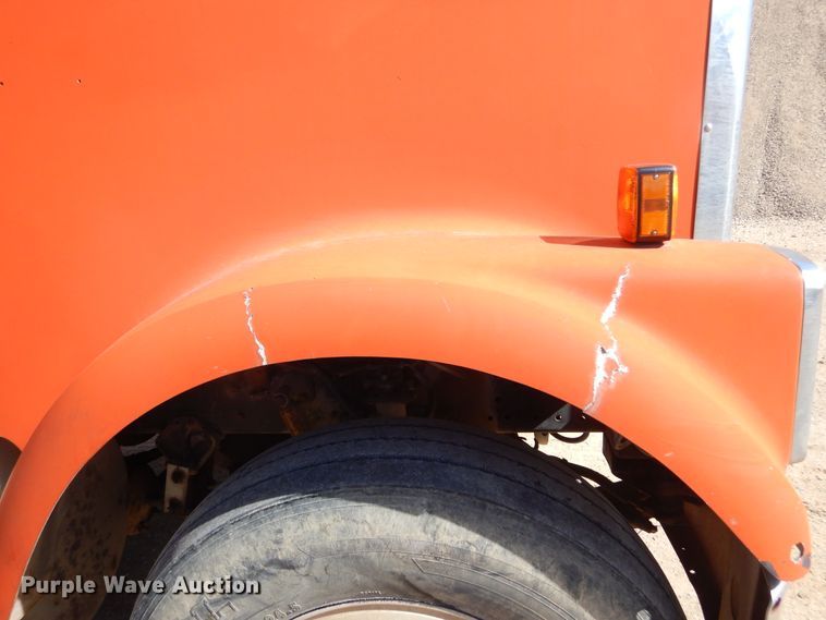 image for item MX9894 1996 International 9300  semi truck