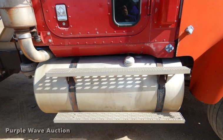 image for item MX9894 1996 International 9300  semi truck