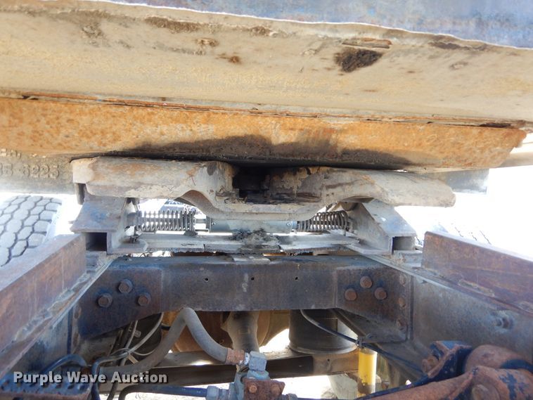 image for item MX9894 1996 International 9300  semi truck