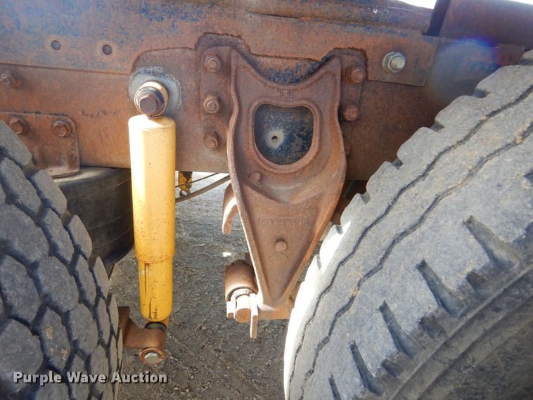 image for item MX9894 1996 International 9300  semi truck