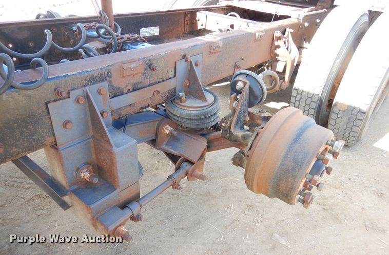 image for item MX9894 1996 International 9300  semi truck