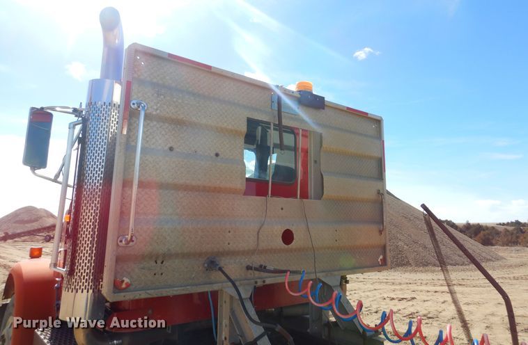 image for item MX9894 1996 International 9300  semi truck