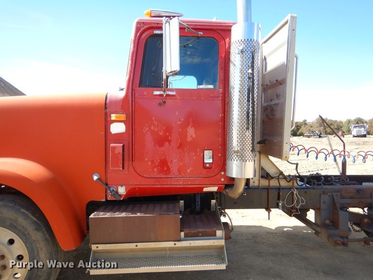 image for item MX9894 1996 International 9300  semi truck