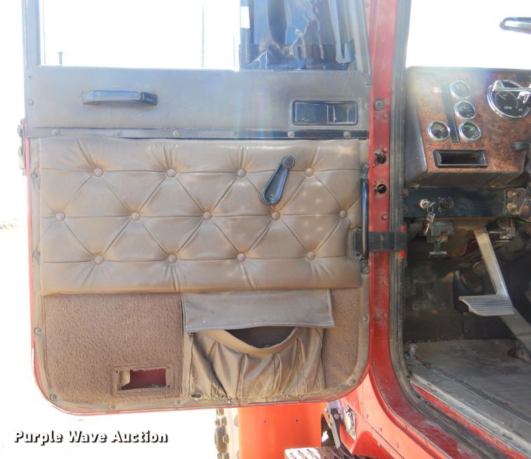 image for item MX9894 1996 International 9300  semi truck