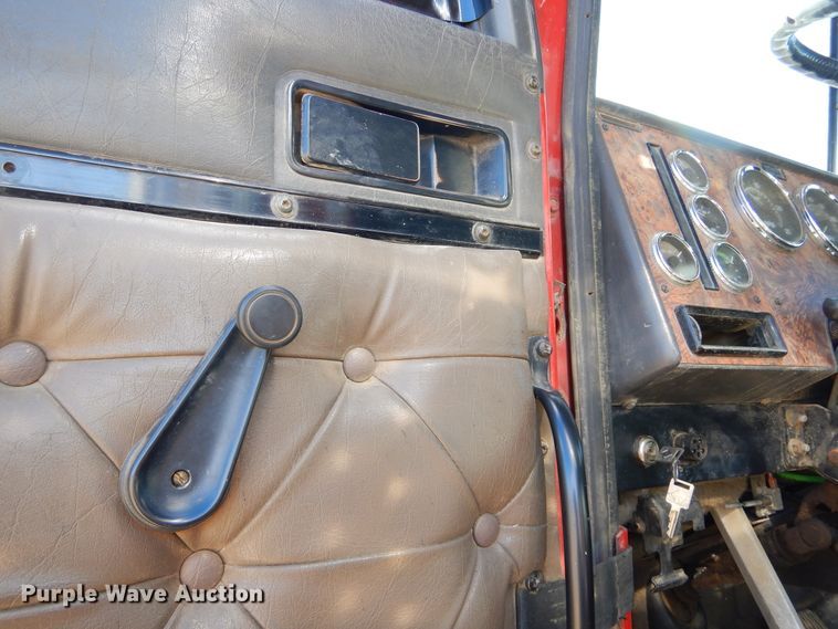 image for item MX9894 1996 International 9300  semi truck