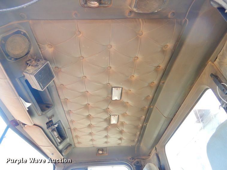 image for item MX9894 1996 International 9300  semi truck