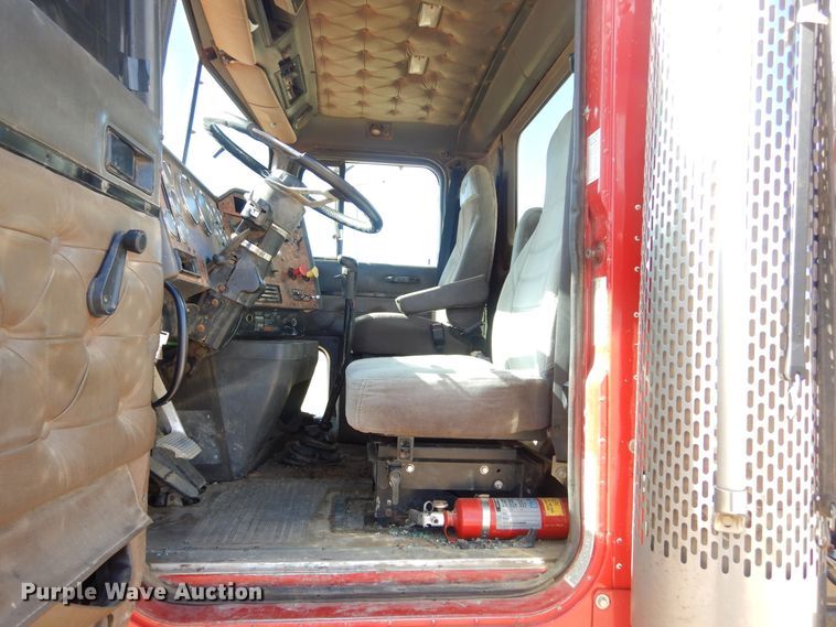 image for item MX9894 1996 International 9300  semi truck