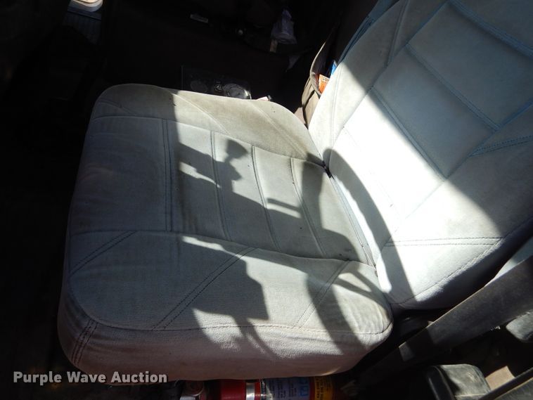 image for item MX9894 1996 International 9300  semi truck