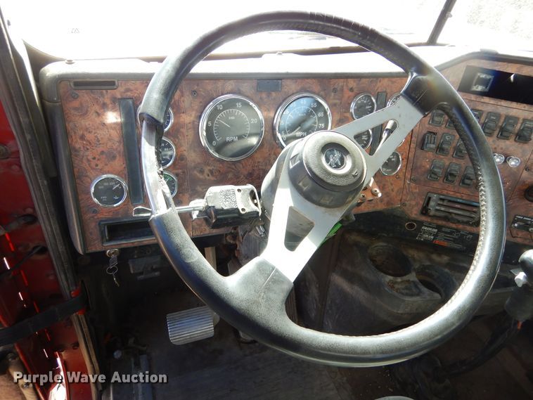 image for item MX9894 1996 International 9300  semi truck