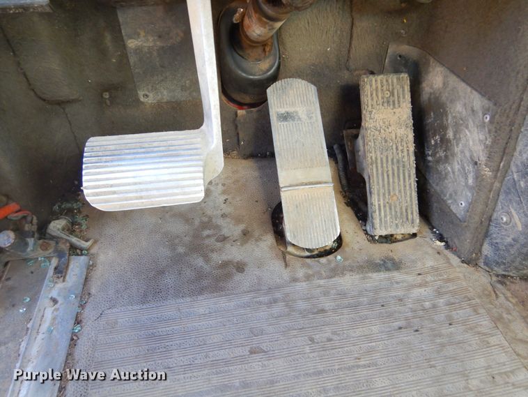 image for item MX9894 1996 International 9300  semi truck